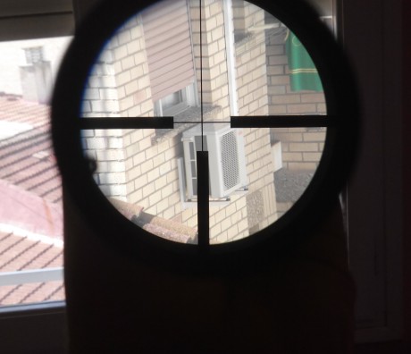 Hola compañeros.

Un amigo de afición se está retirando y vende el siguiente visor.

Se trata de la archiconocida 10