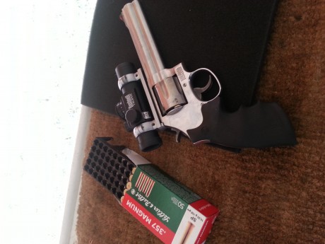 Montura con anillas incorporaradas de 30mm para instalar visor en revolver S&W 686, viene con tornillos, 10