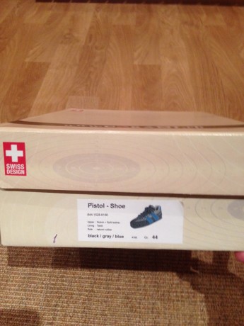  Vendo un pares de zapatos para Tiro. 

Par de zapatos  Korami , del número  37 .
Poquísimo uso (una competición), 101