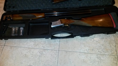 Vendo escopeta Browning 525 de caza, cañones de 71 ctms, expulsora, monogatillo con selector de tiro, 01