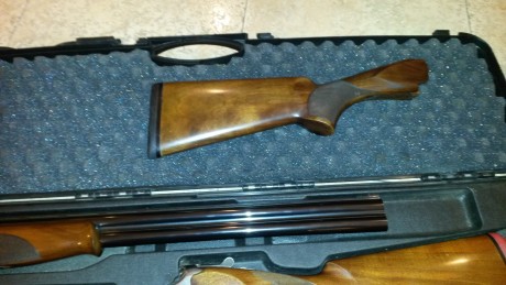 Vendo escopeta Browning 525 de caza, cañones de 71 ctms, expulsora, monogatillo con selector de tiro, 00