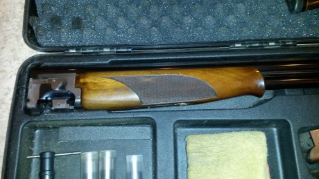 Vendo escopeta Browning 525 de caza, cañones de 71 ctms, expulsora, monogatillo con selector de tiro, 11