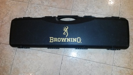 Vendo escopeta Browning 525 de caza, cañones de 71 ctms, expulsora, monogatillo con selector de tiro, 20