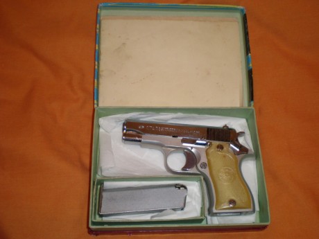 Se vende pistola star calibre 9corto. El modelo es el más reducido, el DKL. Precio 80 Euros. Buen estado. 02
