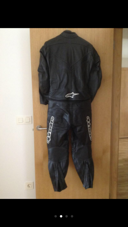 Vendo traje cuero dos piezas mujer Alpinestar, nuevo, sin estrenar. Talla46, equivale ha una 40. 450€ 00