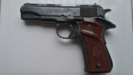 Vendo Llama Special 9 mm corto, muy pocos tiros, regalo maletín y también dos cajas de munición. La vendo 00