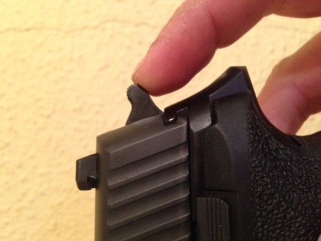Hola a todos,
Hace poco que la adquirí, tenía en mente un arma de servicio moderna, con armazón no sintético 61