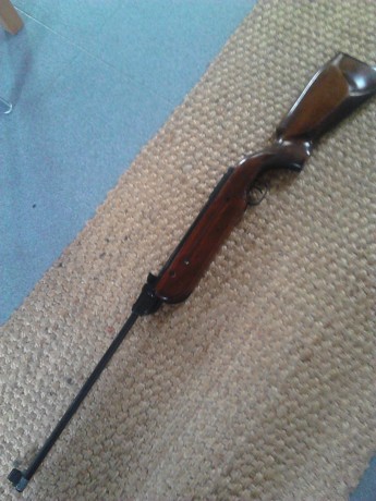 Vendo walther lg53 funcionando perfectamente y en buen estado tanto de pavòn como de madera
precio 195 00