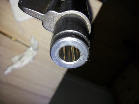 Queria vuestra opinion sobre el estado del cañon de un ruger mini en 7,62x39, al observarlo detenidamente 01