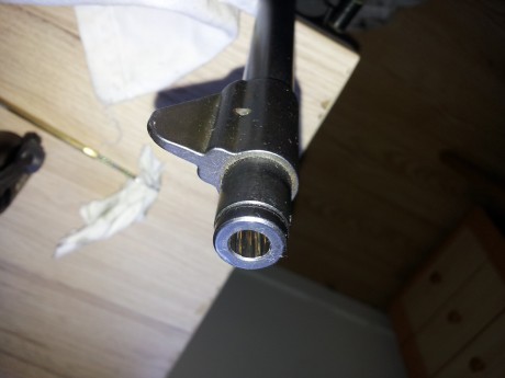 Queria vuestra opinion sobre el estado del cañon de un ruger mini en 7,62x39, al observarlo detenidamente 00