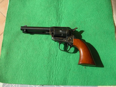Vendo revolver marca Uberti, cañon 4 3/4", calibre 22, está nuevo solo ha disparado 3 cajas de cartuchos.
Actualmente 01