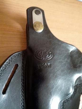Un amigo vende una funda para revolver,el la usaba con uno de 6 pulgadas.
Está usada pero en perfecto 02