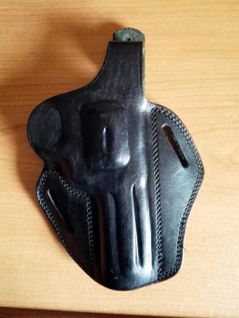 Un amigo vende una funda para revolver,el la usaba con uno de 6 pulgadas.
Está usada pero en perfecto 00