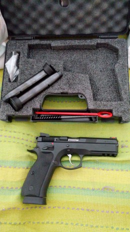 Buenas,

vendo una CZ75 SP-01 Shadow, comprada en arminse a finales de 2014, venía con el disparador afinado 01
