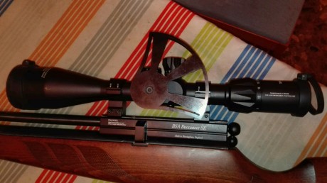 Vendo BSA Buccaneer del 4,5 con silenciador lobo que la deja muda,cargador de 10 tiros, visor BSA 3-7 01