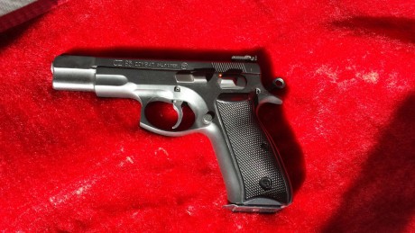 Un compañero deja las armas de fuego y me pide que ponga este anuncio.
 Vendo  Walther GSP cal. 22 + kit 40