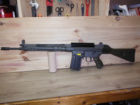 VENDIDO Cetme C 307W con culata, guardamano y grip de G3 color verde, con un cargador pequeño y uno grande 00