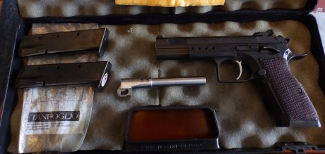 Vendo Tanfoglio Limited calibre 9x19.
Con dos cañones, uno para entrenar y otro para competir.
Dos cargadores 00