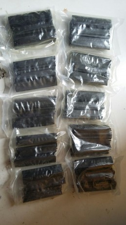 Hola.
Pongo a la venta estos peines nuevos con sus bolsitas por abrir, para fusiles Mosin Nagant cal. 02