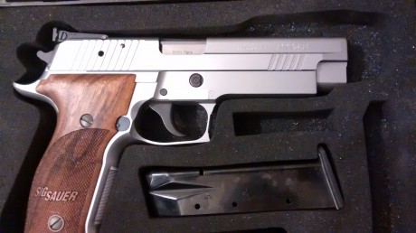 Hola, vendo pistola SIG SAUER P226 X-Five Allround calibre 9pb
Está en perfecto estado.
Cachas de madera 02