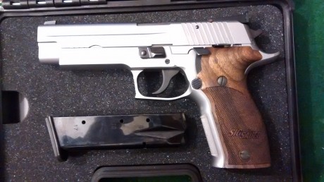 Hola, vendo pistola SIG SAUER P226 X-Five Allround calibre 9pb
Está en perfecto estado.
Cachas de madera 01