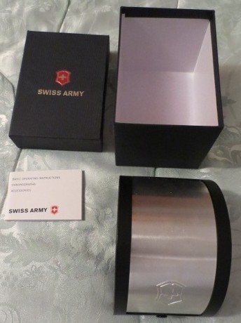 Vendo reloj Victorinox Swiss Army Men's Inox, nuevo, a estrenar, con todos los estuches y documentación 02