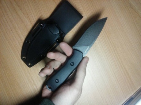 buenas a todos

pongo en venta este cuchillin, recientemente adquirido, esta sin uso, lo vendo porque 00