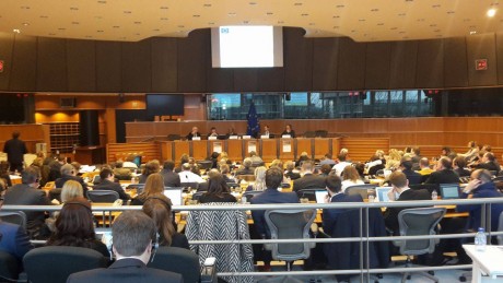 No sé si estais al tanto de esta noticia:

https://ukshootingnews.wordpress.com/2015/11/17/the-eu-will-publish-a-total-semi-auto-rifle-ban-proposal-tomorrow/

Pero 10