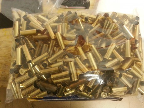 Hola pues eso que tengo vainas de 9 mm de un solo tiro.
9 mm 1000 ud 25 € + envio
38 1000 ud 28 € + envio 50