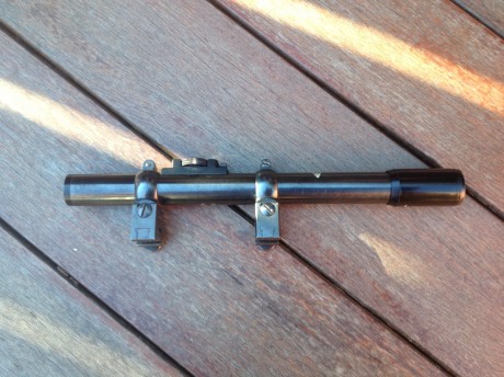 Vendo este bonito y duro visor de los años 50.

Es un visor DISKOP, 3x, de acero con retícula German 1 02