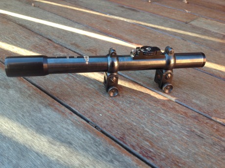 Vendo este bonito y duro visor de los años 50.

Es un visor DISKOP, 3x, de acero con retícula German 1 01