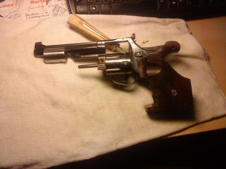 Quiero comprar un revolver del 38 en 6" y no se la diferencia entre el llama comanche y el astra 90