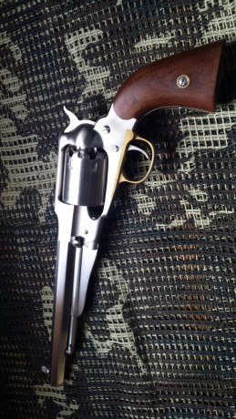 Hola, pongo a la venta este magnífico revolver Remington 1858 en Inox de Uberti prácticamente nuevo, ni 00