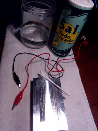 Hola.

La electrólisis es un gran invento y puede utilizarse para limpiar y desoxidar metales y también 21