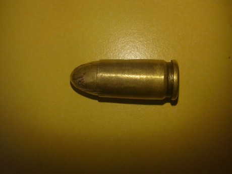 Hola buenas os comento hace tiempo me encontré una bala y supongo que es 9mm de las que utiliza la policía 01