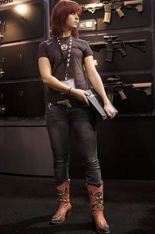  http://www.magpul.com/index.html 

Supongo que muchos la conocen. Pero por si acaso 90