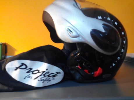 Casco marca Projet for Safety muy poco uso lo compre para mi hija pero no lo ha usado a penas, es la talla 02
