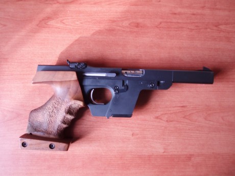 VENDO PISTOLA WALTHER GSP DEL 22 CON MALETIN ORIGINAL Y TODOS LOS ACCESORIOS 600 EUROS. PACO 666093707 02