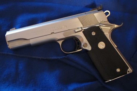 Vendo colt gold cup 45acp stainless.
Como nueva y con material de recarga incluido.
900€, aceptaria glock 01