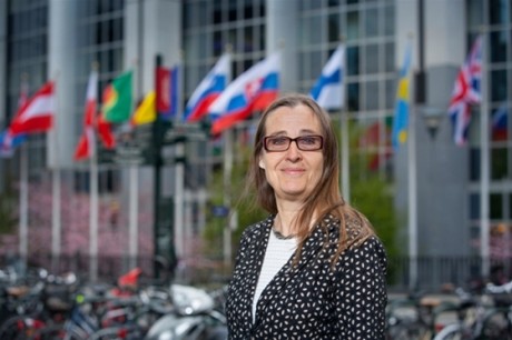 No sé si estais al tanto de esta noticia:

https://ukshootingnews.wordpress.com/2015/11/17/the-eu-will-publish-a-total-semi-auto-rifle-ban-proposal-tomorrow/

Pero 40