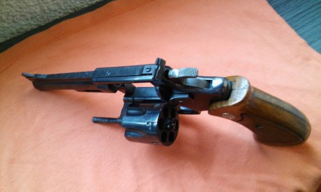 Se vende Revolver Astra Cadix 4¨ CAL 32 LONG.
guiada en F
Precio 225€ + gastos de envío vendido 00