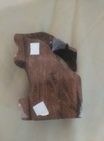 Vendo cacha original, sin tocar y en perfecto estado.

Para manos grandes, no se la talla, pero para haceros 01