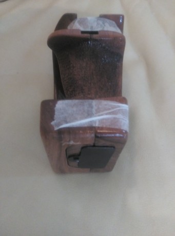 Vendo cacha original, sin tocar y en perfecto estado.

Para manos grandes, no se la talla, pero para haceros 00