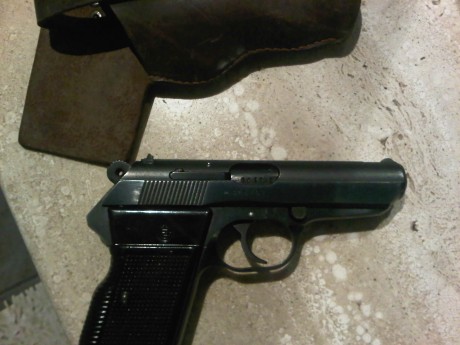 VENDO PISTOLA VZOR 70 EN CALIBRE  7,65 ACEPTARÍA Y PISTOLA 9 CORTO  OFERTA DE LAS DOS ARMAS  ESTAN GUIADAS 02