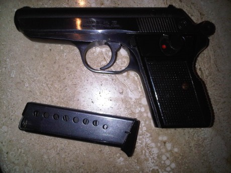 VENDO PISTOLA VZOR 70 EN CALIBRE  7,65 ACEPTARÍA Y PISTOLA 9 CORTO  OFERTA DE LAS DOS ARMAS  ESTAN GUIADAS 12