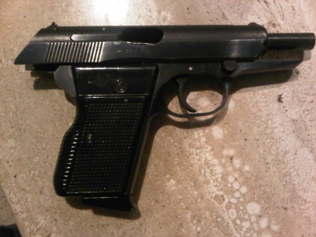 VENDO PISTOLA VZOR 70 EN CALIBRE  7,65 ACEPTARÍA Y PISTOLA 9 CORTO  OFERTA DE LAS DOS ARMAS  ESTAN GUIADAS 10