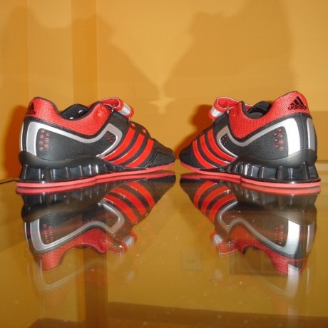Se compraron a finales de octubre de 2015 .Son de la  talla 44 ⅔ .  Estos que vendo  son  perfectos para 00
