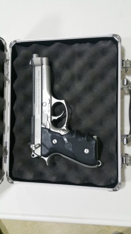 SE VENDE BERETA 92 FS EN BASTANTE BUEN ESTADO , SE ADJUNTAN MUELLE Y VARRILLA , ADEMAS DE CACHAS DE GOMA 10