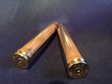 En venta 100 vainas un solo uso RWS 300 Winchester magnun 
45 eur con portes IMG_9238.JPG  00