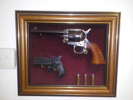 Vendo un precioso  Uberti Cattelman del .45 LC , con  certificado nominal de inutilización  anterior a 02